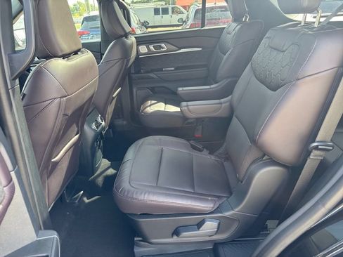 Used 2025 Ford Explorer Platinum w/ Ultimate Package AWD/4WD image 23