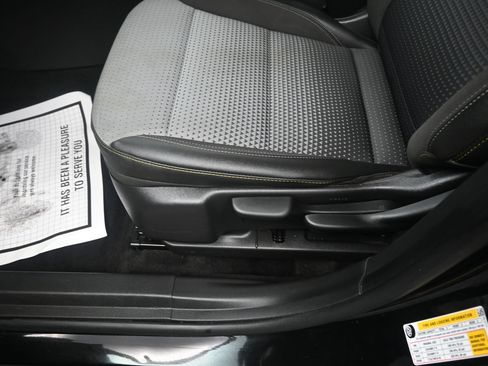 Used 2024 Chevrolet Trax LT FWD image 16