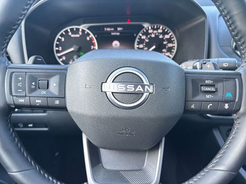 Used 2025 Nissan Rogue SV AWD/4WD image 30