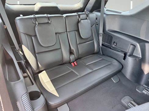 Used 2020 Ford Explorer XLT w/ Equipment Group 202A AWD/4WD image 16