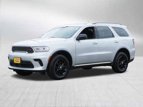 Used 2024 Dodge Durango SXT AWD/4WD image 3