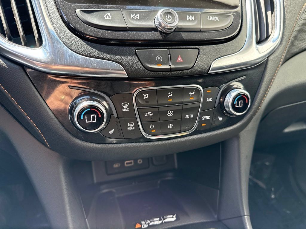 Used 2022 Chevrolet Equinox Premier w/ LPO, Floor Liner Package AWD/4WD image 19