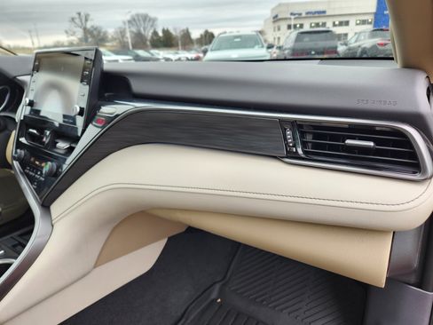 Used 2021 Toyota Camry XLE w/ Navigation Package image 18