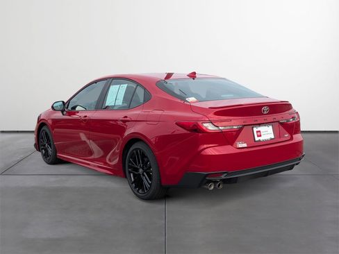 Used 2025 Toyota Camry SE image 4