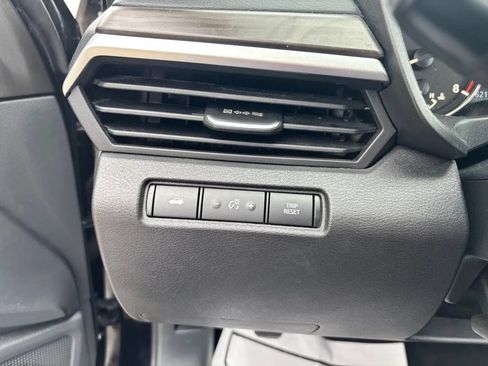 Used 2024 Nissan Altima 2.5 SV FWD image 11