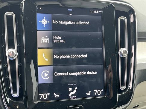 Used 2019 Volvo XC40 T4 Momentum image 25