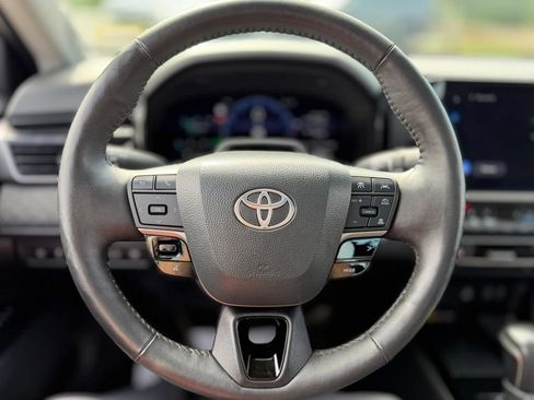 Used 2025 Toyota Camry XLE w/ Premium Plus Package AWD/4WD image 11