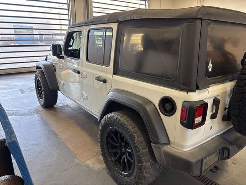 Used 2018 Jeep Wrangler Unlimited Sport AWD/4WD image 4