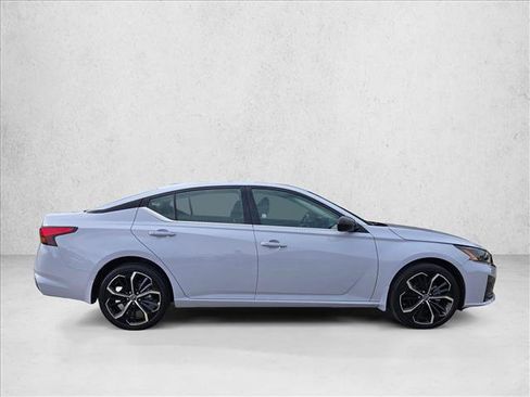 Used 2025 Nissan Altima 2.5 SR w/ SR Premium Package AWD/4WD image 29
