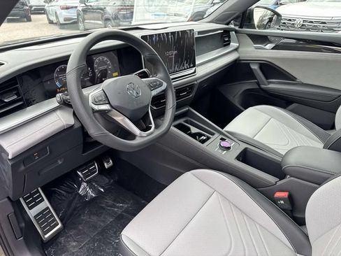 New 2026 Volkswagen Tiguan SE R-Line FWD image 14