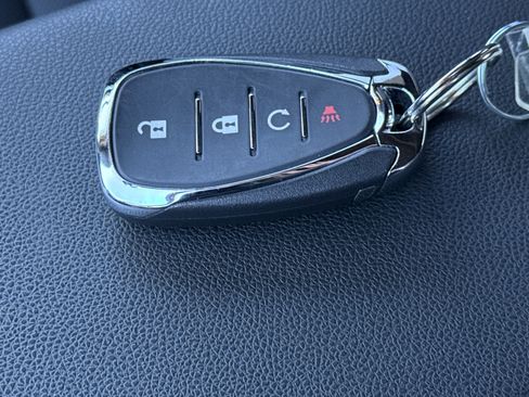 Certified 2024 Chevrolet Trax RS w/ Sunroof Package image 35