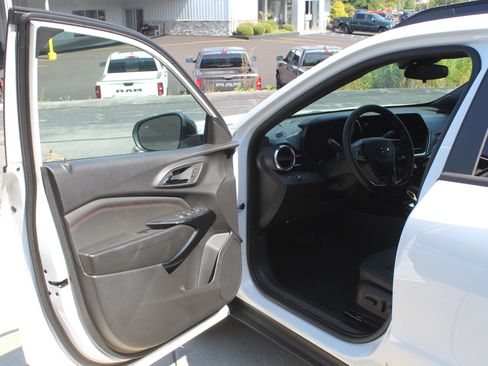 New 2026 Chevrolet Trax RS w/ Sunroof Package FWD image 10