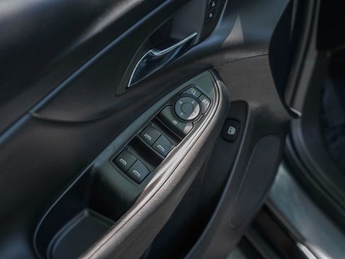 Used 2018 Chevrolet Volt LT w/ LT Driver Confidence Package FWD image 10