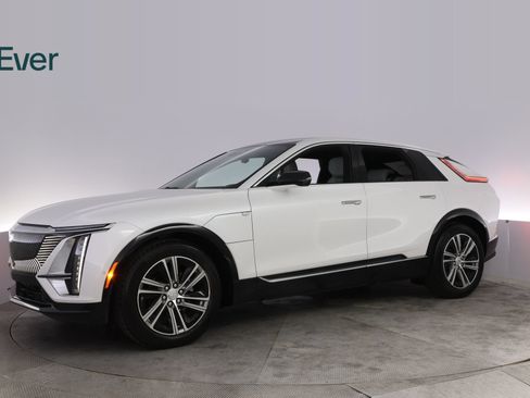 Used 2024 Cadillac Lyriq Luxury w/ LPO, Floor Liner Package AWD/4WD image 18