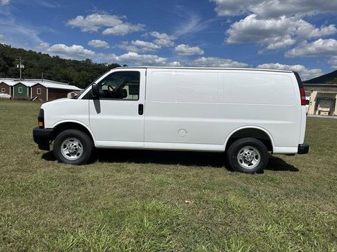 New 2025 Chevrolet Express 3500 w/ Driver Convenience Package image 4