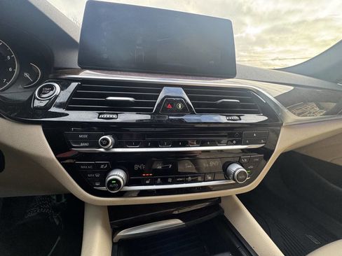 Used 2019 BMW 530i xDrive image 32