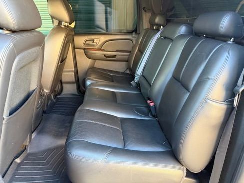 Used 2010 Chevrolet Avalanche LT w/ Regional Value Package image 28