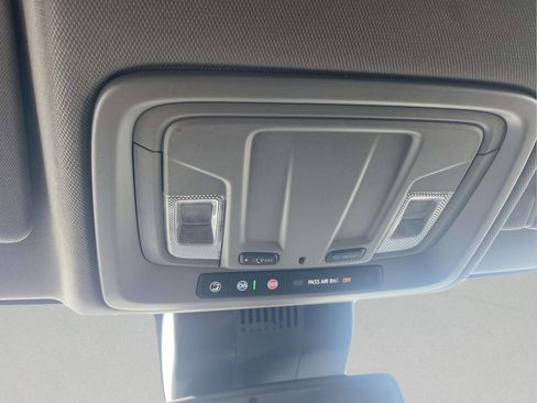 Used 2025 GMC Sierra 1500 SLT AWD/4WD image 24