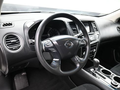 Used 2015 Nissan Pathfinder S image 13