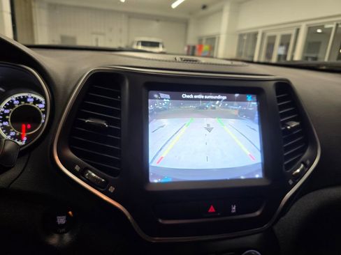 Used 2022 Jeep Cherokee Latitude Lux FWD image 24