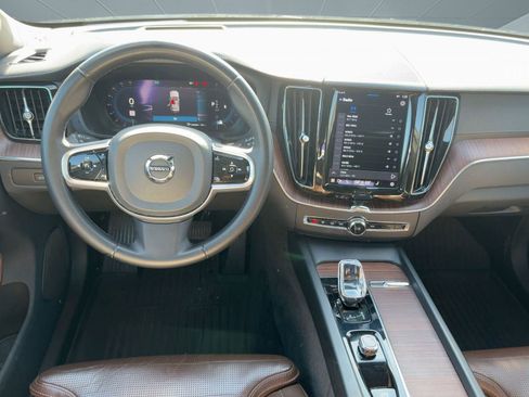 Certified 2023 Volvo XC60 B5 Ultimate w/ Protection Package Premier image 28