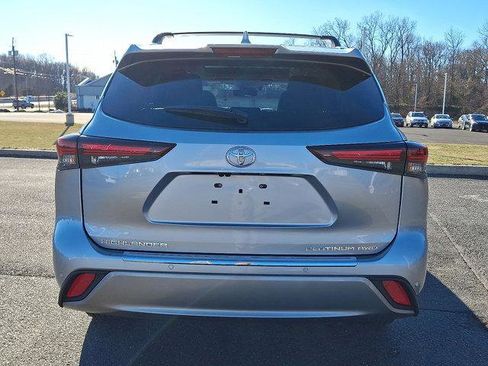 Certified 2025 Toyota Highlander Platinum image 25