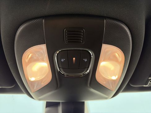 Used 2024 Jeep Compass Latitude w/ Convenience Group AWD/4WD image 29