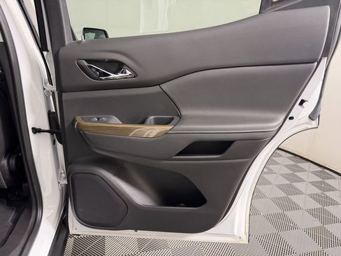 Used 2022 GMC Acadia SLE w/ Driver Convenience Package image 14