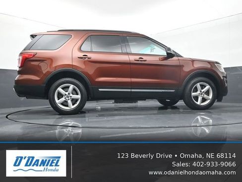 Used 2016 Ford Explorer XLT w/ Equipment Group 202A AWD/4WD image 13