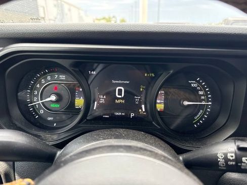 Used 2024 Jeep Wrangler Unlimited AWD/4WD image 17