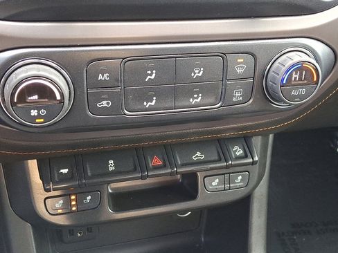 Used 2022 GMC Canyon AT4 image 16