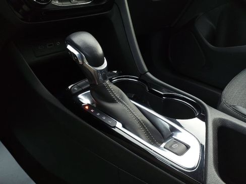 Used 2023 Buick Encore GX Select image 11