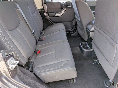 Used 2017 Jeep Wrangler Unlimited Sahara w/ Connectivity Group AWD/4WD image 20
