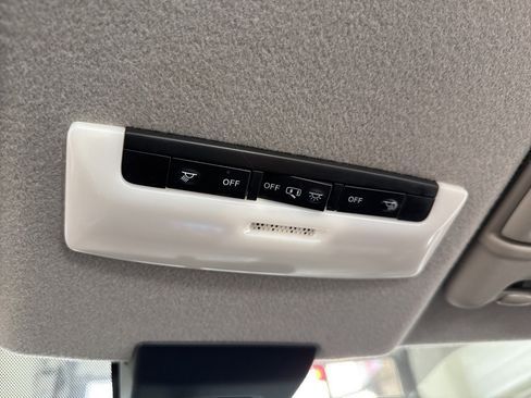 Used 2020 Nissan Kicks S image 27