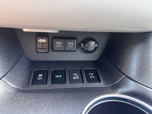 Used 2019 Toyota Highlander XLE w/ Carpet Mat Package (TMS) AWD/4WD image 33