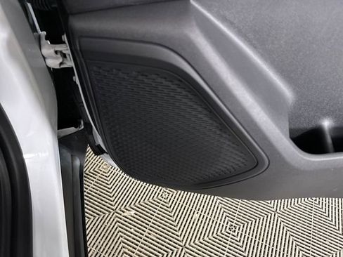 Used 2025 Chevrolet Traverse LT image 29