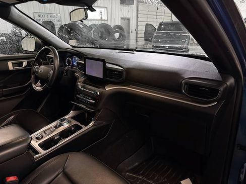 Used 2020 Ford Explorer XLT w/ Equipment Group 202A AWD/4WD image 12