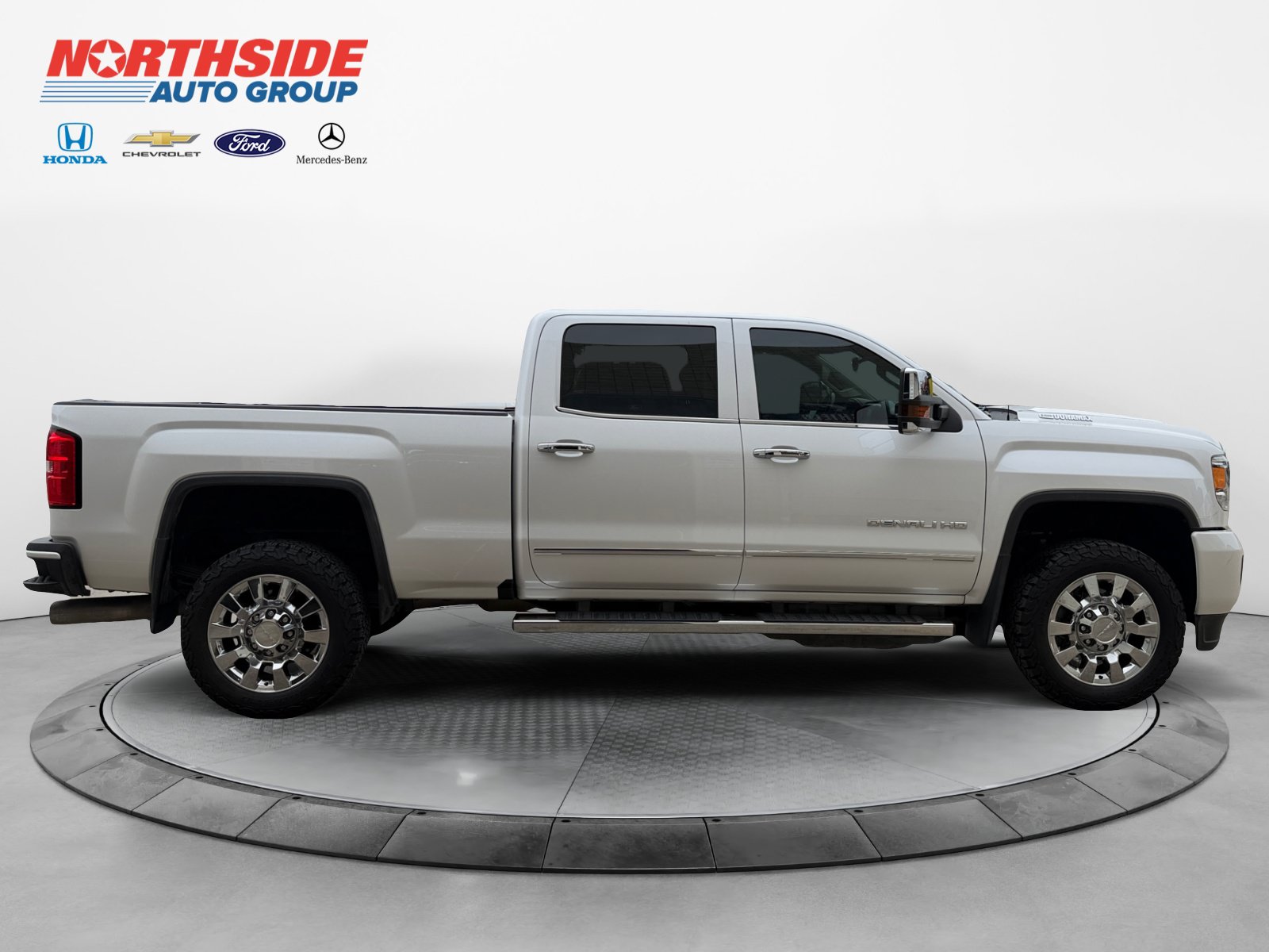 Used 2019 GMC Sierra 2500 Denali w/ Duramax Plus Package AWD/4WD image 8