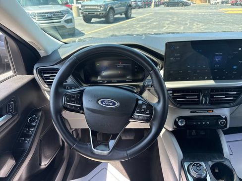 Used 2024 Ford Escape SE FWD image 16