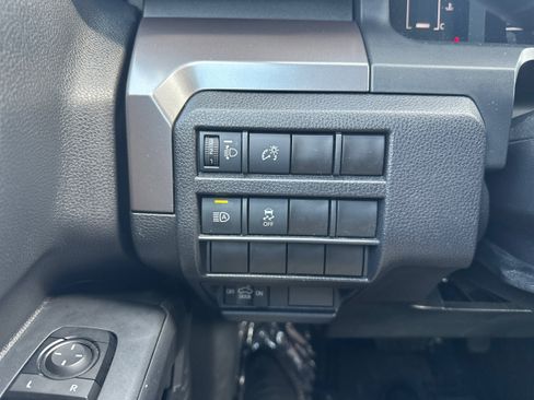 Used 2024 Toyota Tacoma SR5 AWD/4WD image 18