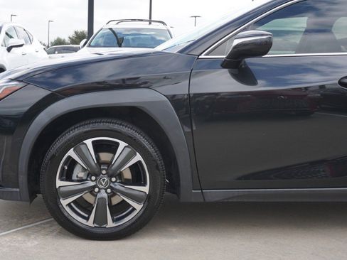 Certified 2020 Lexus UX 200 w/ Premium Package image 10