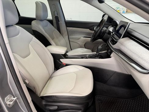 Used 2022 Jeep Compass Latitude w/ Sun and Sound Group image 24