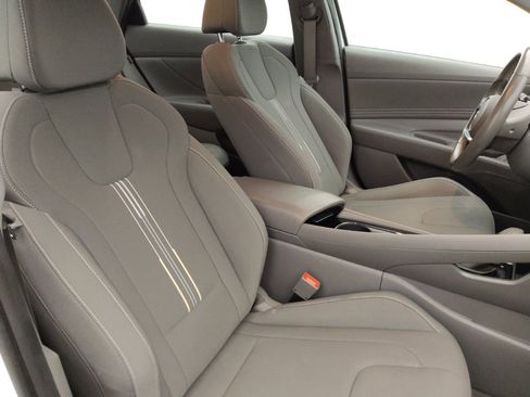 Used 2025 Hyundai Elantra SEL FWD image 21