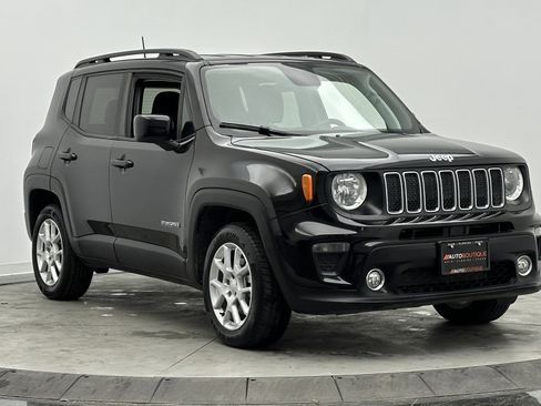 Used 2019 Jeep Renegade Latitude image 3
