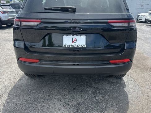 Used 2024 Jeep Grand Cherokee Altitude AWD/4WD image 3