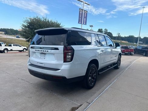 Used 2022 Chevrolet Suburban Z71 w/ Luxury Package AWD/4WD image 7