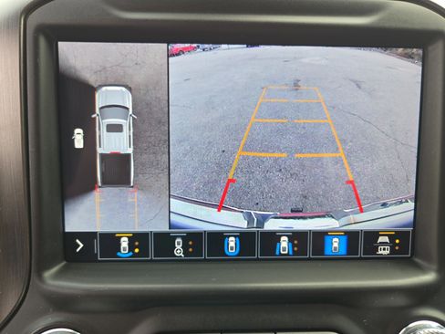 Used 2022 GMC Sierra 1500 AT4 w/ AT4 Premium Package image 18