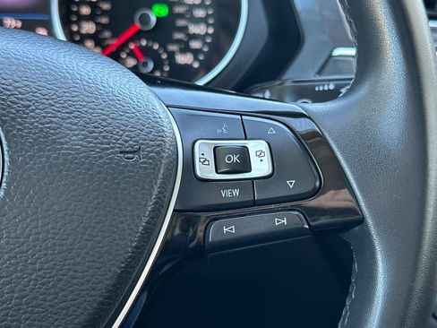 Used 2020 Volkswagen Tiguan SE image 30
