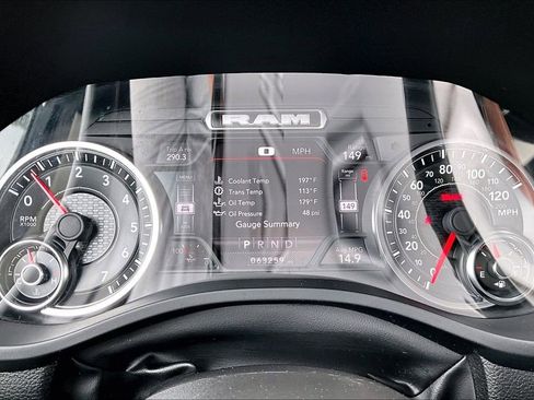 Used 2022 RAM 1500 Laramie AWD/4WD image 17