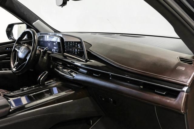 Used 2022 Cadillac Escalade Premium Luxury Platinum AWD/4WD image 16